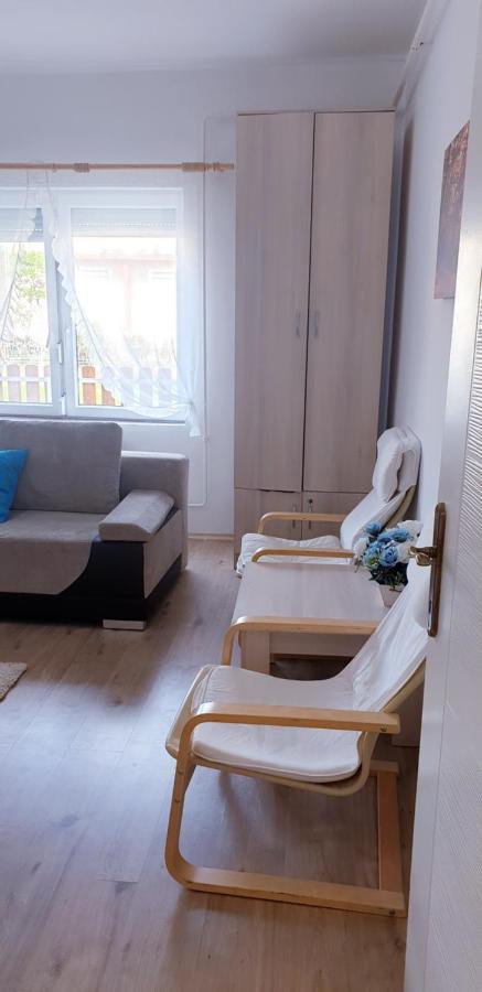 Napfeny Apartmanhaz Balatonbereny Bagian luar foto