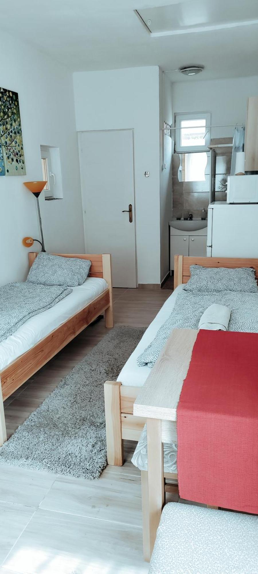 Napfeny Apartmanhaz Balatonbereny Ruang foto